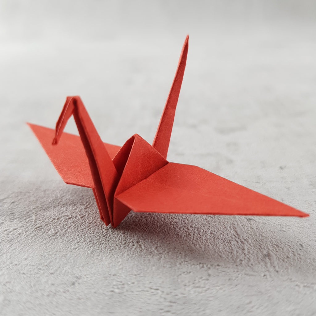 Origami Kranich Handschrift Flügel ganz runter