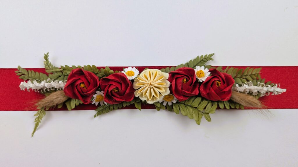 Brautgürtel mit Papierblumen